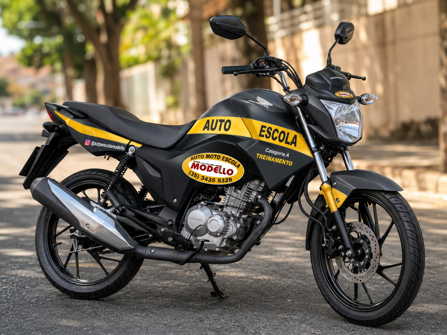 Moto de treinamento da Auto Moto Escola Modello